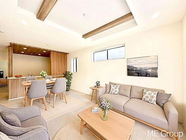 ご家族の賑やかな話し声で包まれる明るいリビング  ※家具はCGです