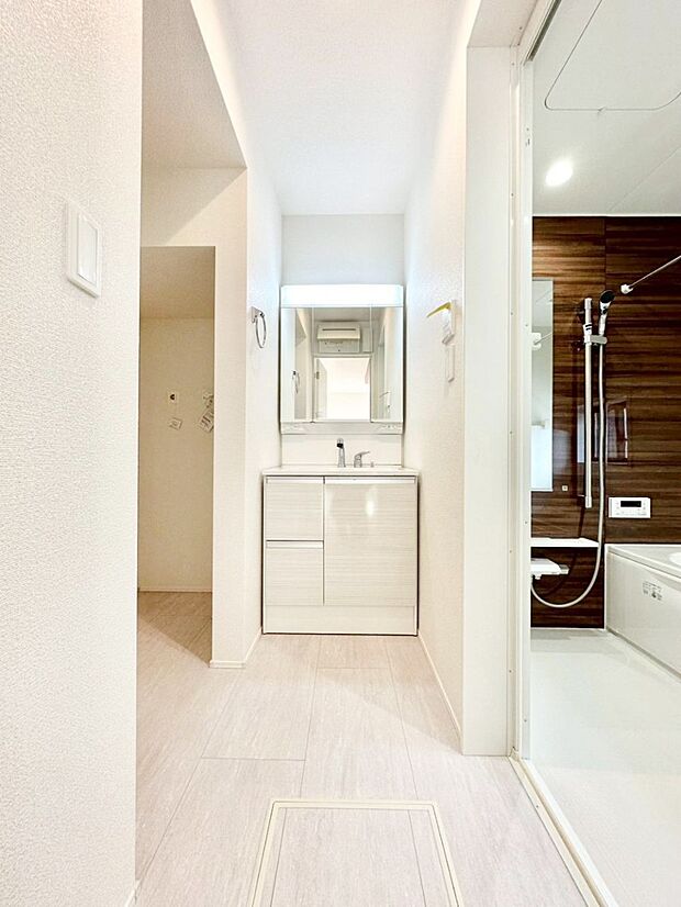 清潔感のある快適空間です。毎日の身支度も気持ち良くお使い頂けます。