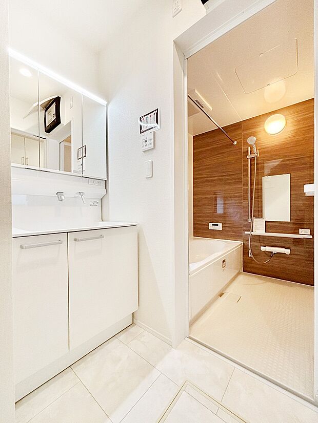 清潔感のある快適空間です。毎日の身支度も気持ち良くお使い頂けます！