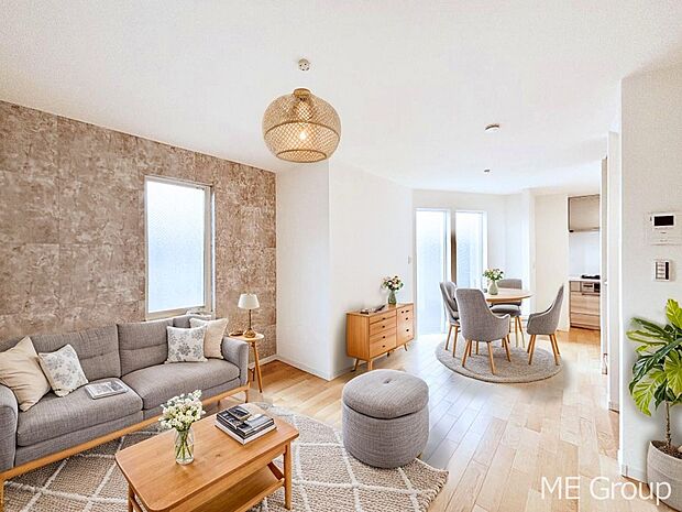 アクセントクロスを使用したワンランクアップの空間　※家具はCGです