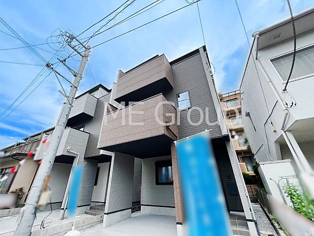 シンプルで落ち着きのある建物は住むかたの個性でオリジナルなものになっていきます。 