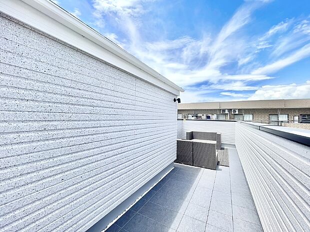 【バルコニー】開放感ある屋上テラス