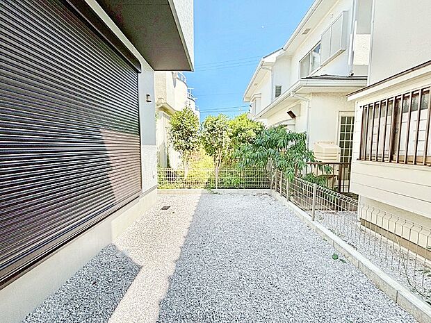 【庭】お子様の遊び場やガーデニングスペースとして様々な使い方ができますね。