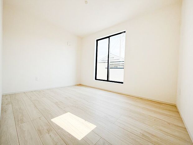 【洋室】ナチュラルなフローリングはどんなインテリアにもマッチ。    