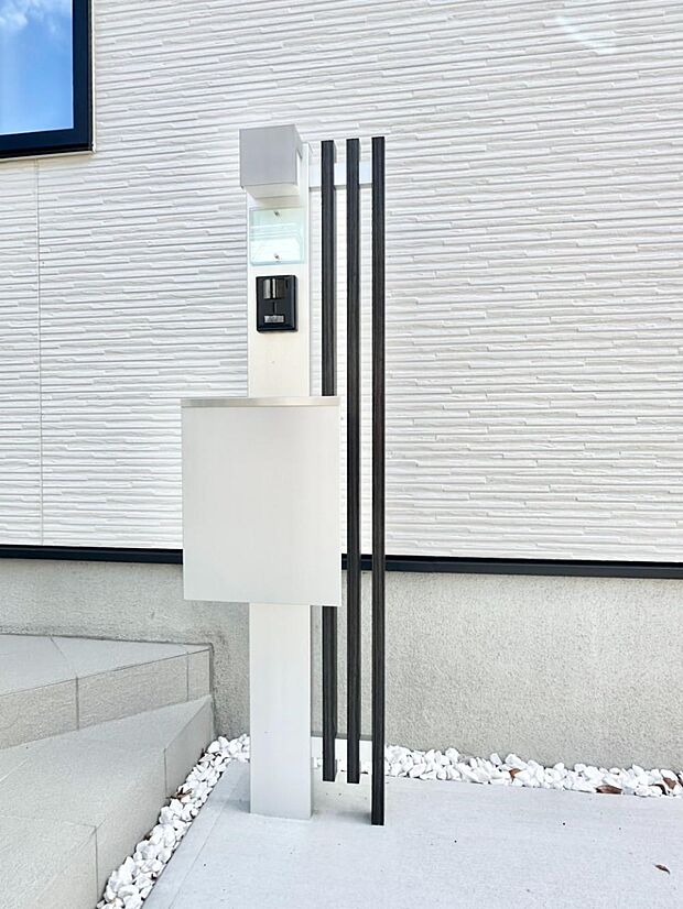 【その他現地】表札・インターホン・ポストをひとつに集約