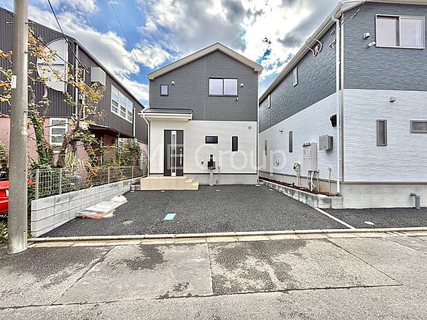 【現地外観写真】たっぷりの陽光と心地よい風が舞い込む住まい