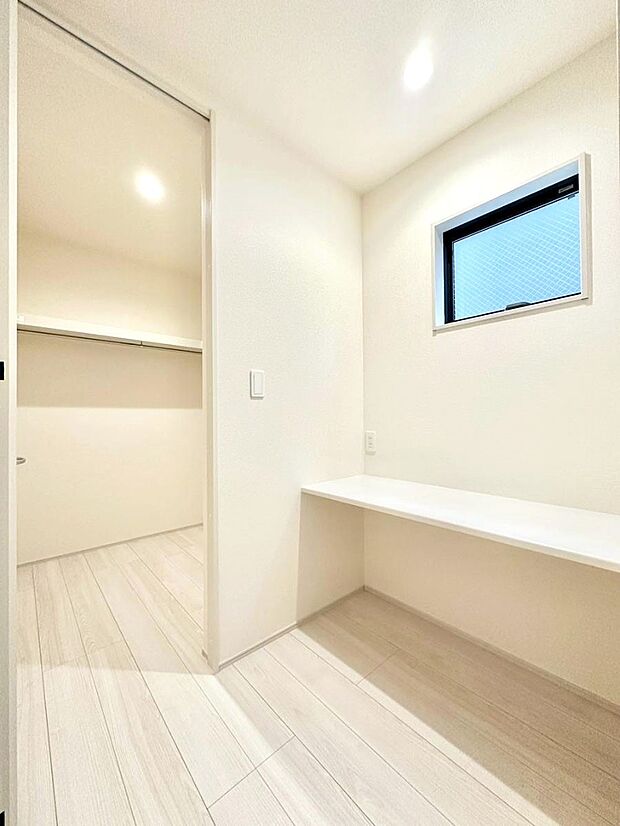 【その他内観】ちょっとした作業をするのに便利なカウンター  