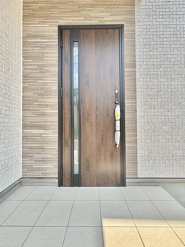 【玄関】大切な家族、来客を出迎える玄関。