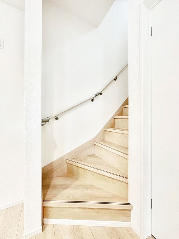 【その他内観】リビング階段が家族の笑顔と会話をつないでくれます