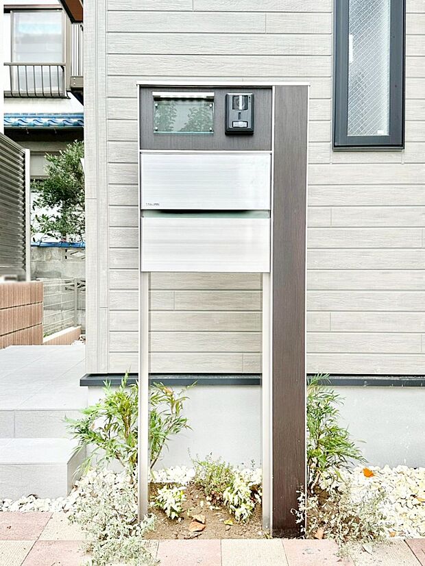 【その他現地】表札・インターホン・ポストをひとつに集約