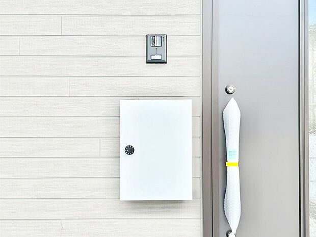 【その他現地】シンプルなデザインのポスト