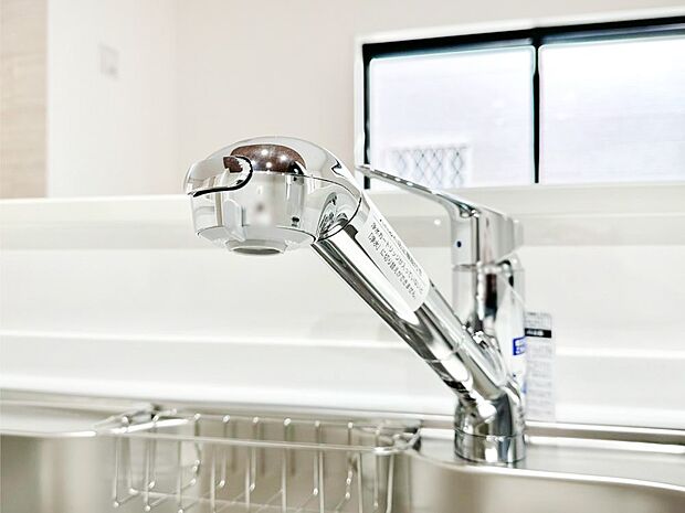 【その他設備(浄水器)】いつでも清潔なおいしいお水を。一つの水栓で水道水と浄水を使い分け。