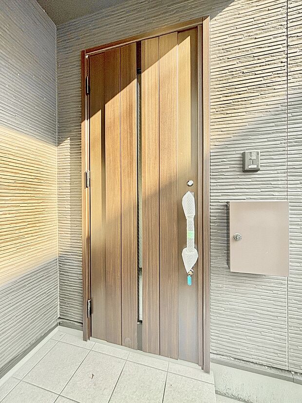 【玄関】大切な家族、来客を出迎える玄関。