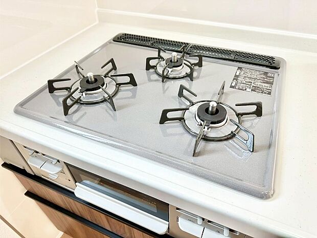 【その他設備(Ｓｉセンサーコンロ)】ガスコンロはＳｉセンサー搭載。火力調節や焦げ付き・消し忘れも防いでくれます。