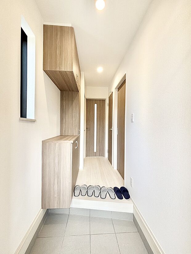 【玄関】家族の帰宅やお客様をあたたかく迎える玄関