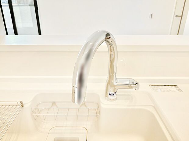 【その他設備(浄水器)】いつでも清潔なおいしいお水を。一つの水栓で水道水と浄水を使い分け。