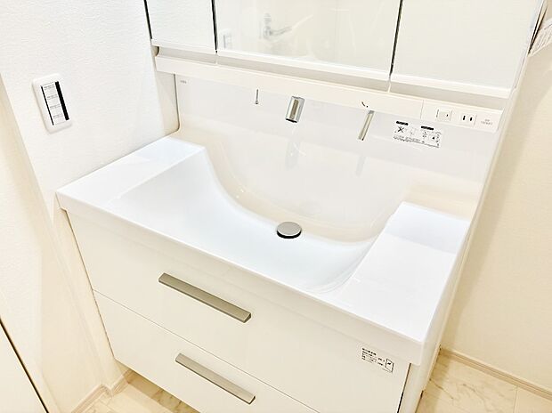 【その他設備(ハンドシャワー水栓)】ハンドシャワー付き!使いやすい洗面台。