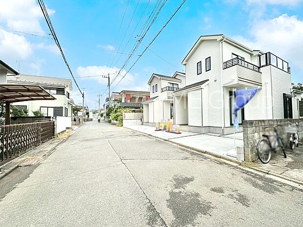 【前面道路含む現地写真】前面道路はきちんと整備されています  