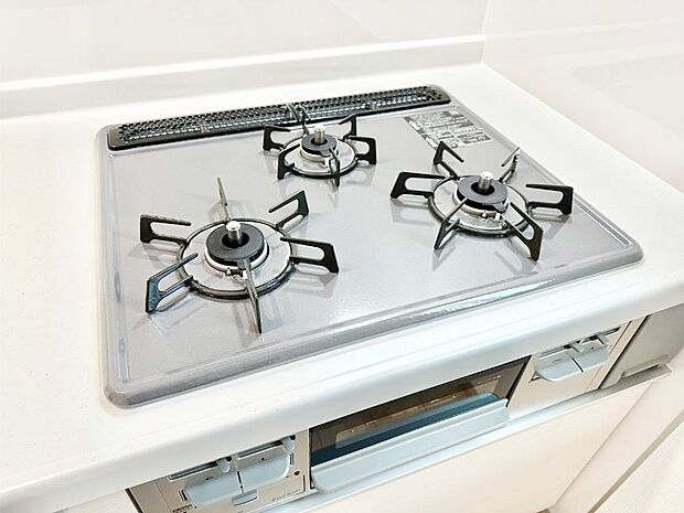 【ガスコンロ】三口ガスコンロでお料理が一気にはかどりそう  