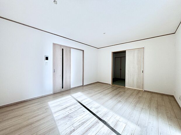 【リビングダイニング】落ち着いた雰囲気のＬＤＫは家族みんなの快適空間  