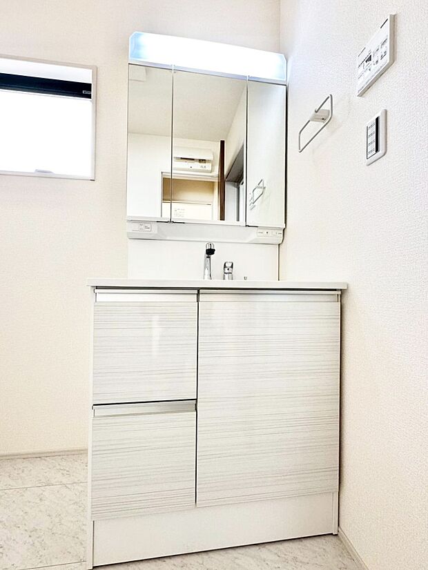 【洗面台・洗面所】収納力と機能性に優れた洗面化粧台