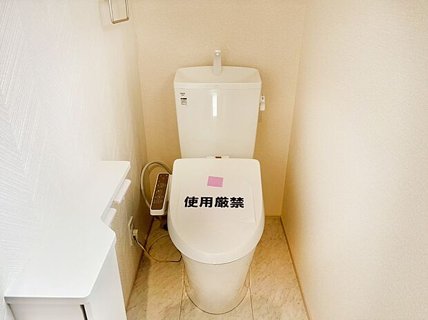 【トイレ】トイレは1階と2階それぞれに配置されていてとても便利です。