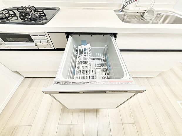 【その他設備(食洗機)】面倒なお片づけは食洗機にお任せ！家事の負担が減って、時間にも気持ちにもゆとりができます。