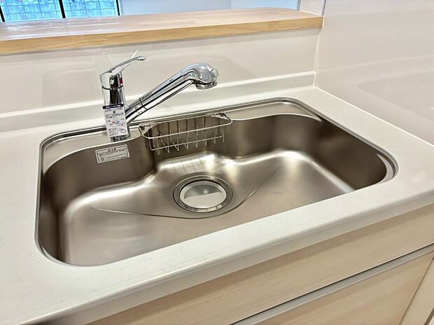 【その他設備(浄水器)】いつでも清潔なおいしいお水を。一つの水栓で水道水と浄水を使い分け。