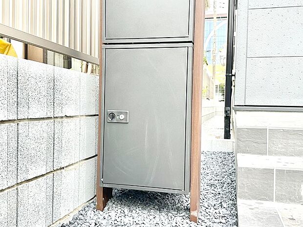 【その他現地】「宅配ボックス」　時間を気にせず宅配物をいつでも安全に受け取れます。 