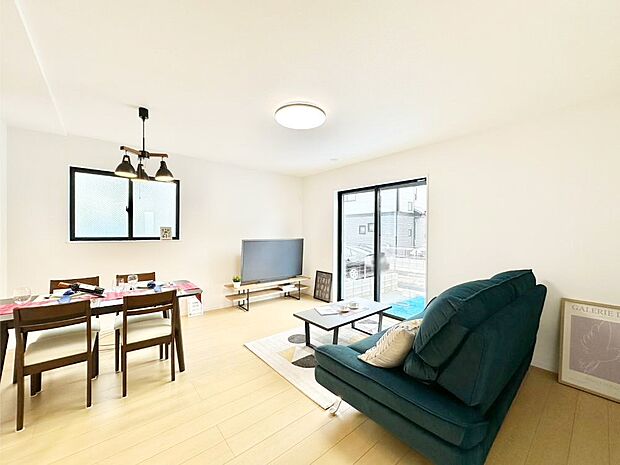 【リビングダイニング】落ち着いた雰囲気のLDKは家族みんなの快適空間