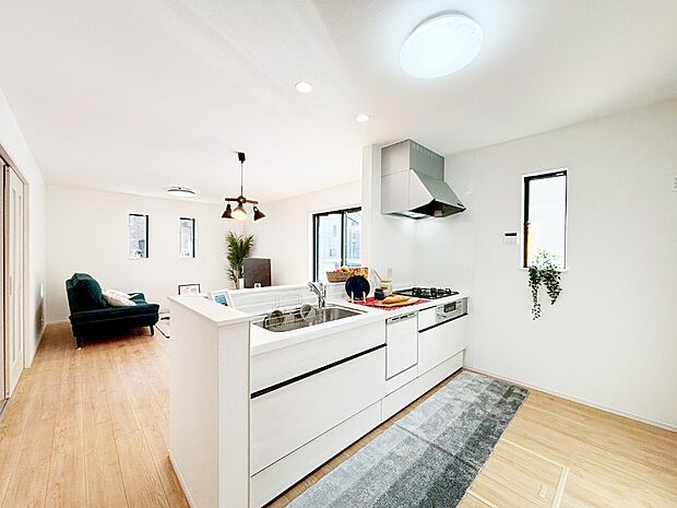 【ダイニングキッチン】料理をしながらご家族との会話を楽しめる対面カウンターキッチン