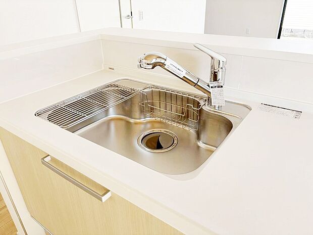 【その他設備(蛇口一体型浄水器)】いつでも清潔なおいしいお水を。一つの水栓で水道水と浄水を使い分け。