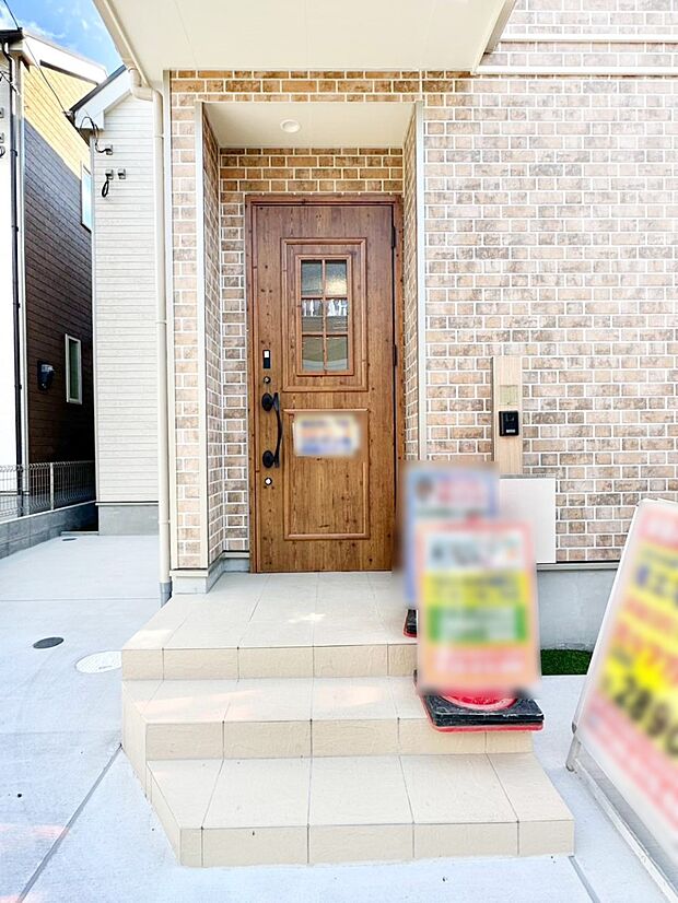 【玄関】大切な家族、来客を出迎える玄関。