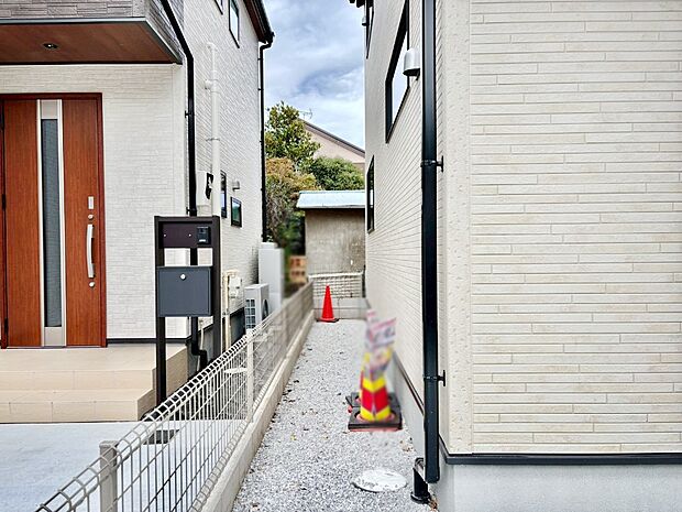 【庭】ちょっとしたスペースを設けることによって敷地にゆとりが生まれます