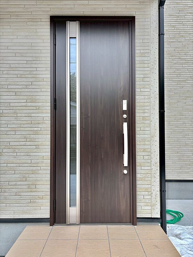 【玄関】大切な家族、来客を出迎える玄関。