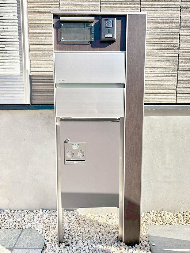 【その他現地】表札・インターホン・ポストをひとつに集約