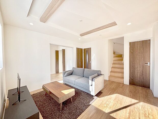 【ダイニング】リビング階段、毎日大切な家族とコミュニケーションがとれる家族思いの間取り