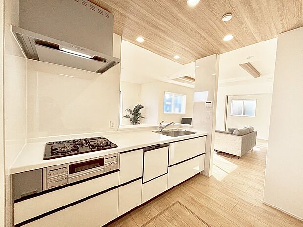 【ダイニングキッチン】カウンター越しにお話しをしながら毎日のお料理をもっと楽しく