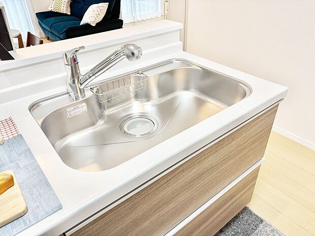 【その他設備(シンク)】広々としたシンクでお料理やお皿洗いもラクラク快適に!