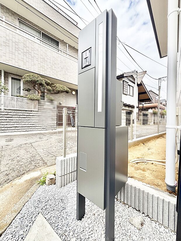 【その他現地】表札・インターホン・ポストをひとつに集約