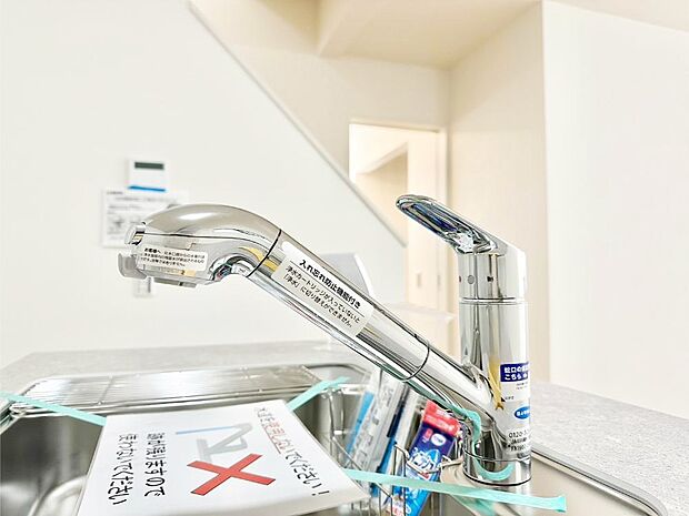 【その他設備(蛇口一体型浄水器)】いつでも清潔なおいしいお水を。一つの水栓で水道水と浄水を使い分け。