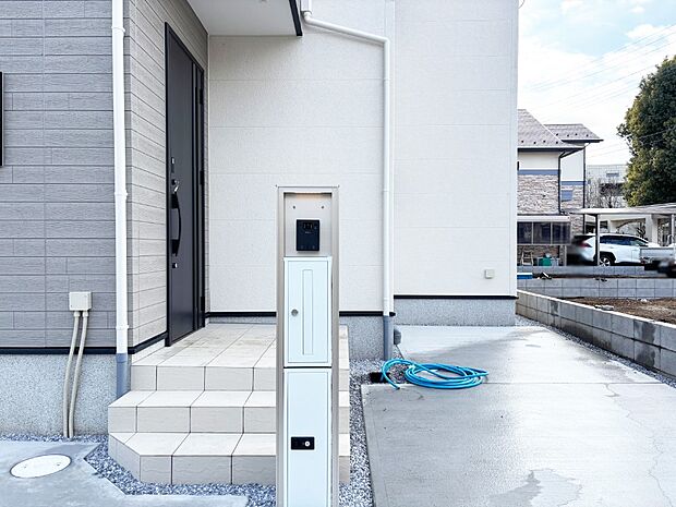 【その他現地】シンプルなデザインのポスト