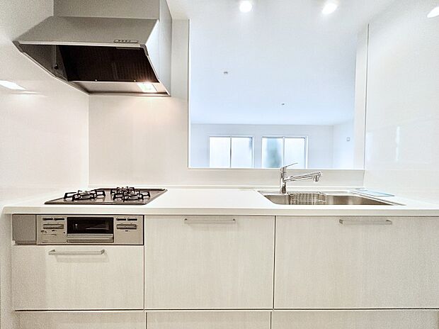 【キッチン】リビングを見渡せる人気のカウンターキッチン。 家族を見守りながら家事をすることができます。