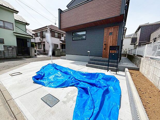 【駐車場】目の前が駐車場だと雨の日も大量にお買い物をした時も便利ですね