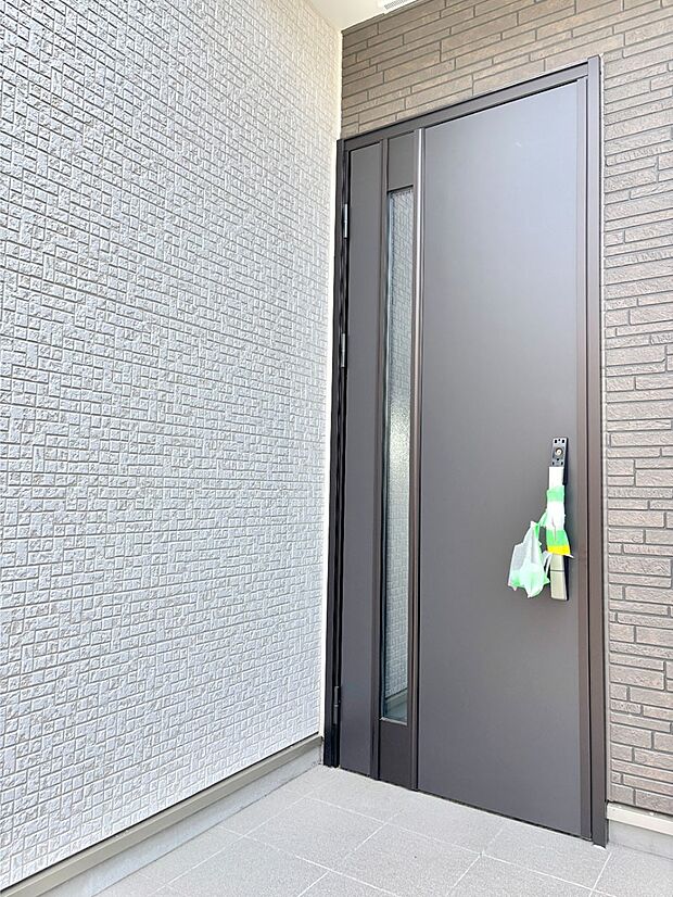 【玄関】大切な家族、来客を出迎える玄関。