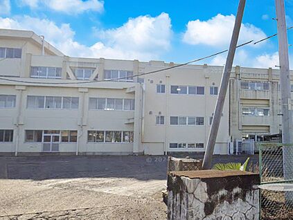 所沢市立三ヶ島中学校 2120m(27分)