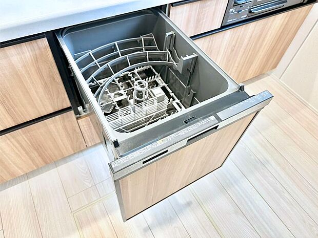 【その他設備(食洗機)】面倒なお片づけは食洗機にお任せ！家事の負担が減って、時間にも気持ちにもゆとりができます。