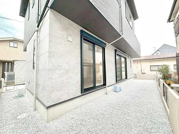 【庭】住まいに明るい光と開放感を演出してくれる庭スペース付き