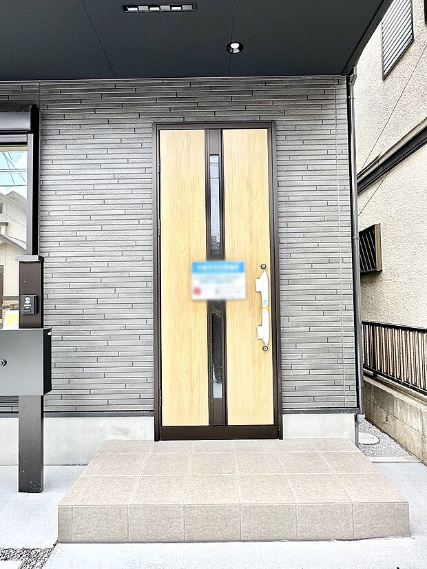 【玄関】大切な家族、来客を出迎える玄関。