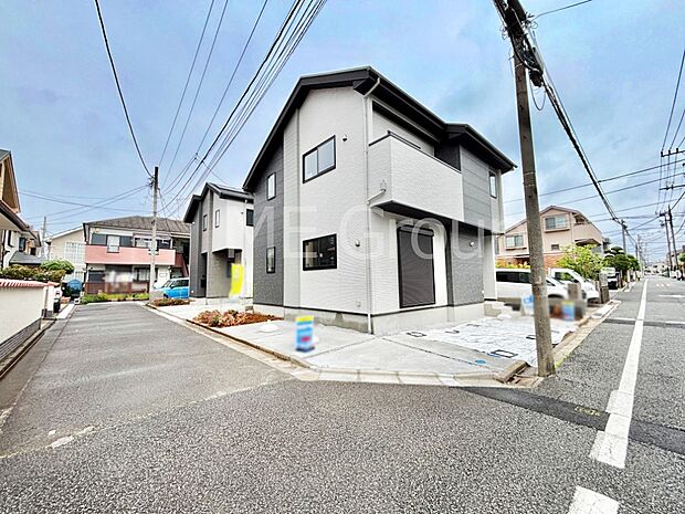【現地外観写真】たっぷりの陽光と心地よい風が舞い込む住まい